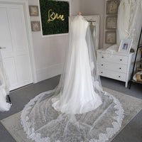 Pilar Veil