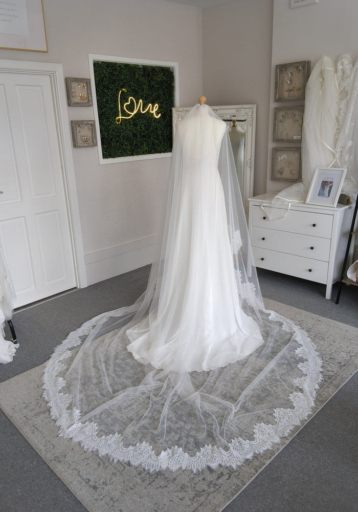 Pilar Veil